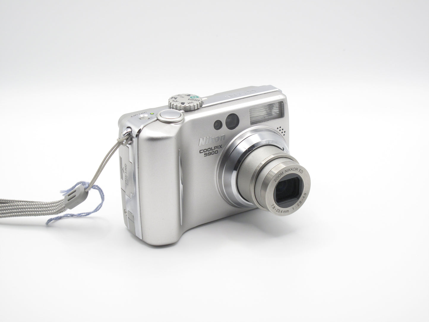 Nikon Coolpix 5900