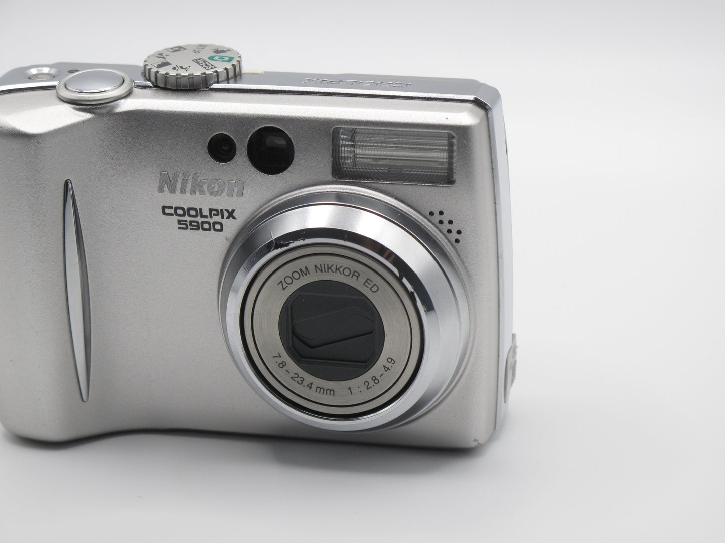 Nikon Coolpix 5900